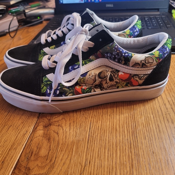 Ladies Sneakers - Picture 8 of 10